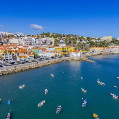 A Coastal Retreat In Oeiras