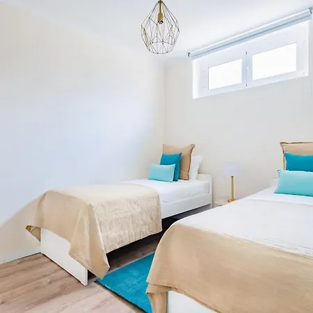 Apartment A Coastal Retreat In Oeiras *