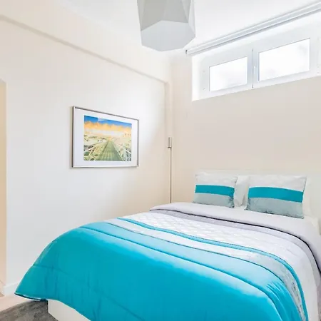 Oeiras Modern And Spacious Flat Apartman