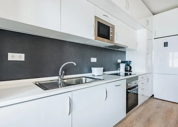 Oeiras Modern And Spacious Flat *